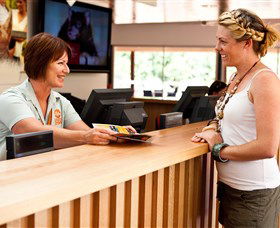 Savannah Visitor Plaza, Taronga Western Plains Zoo Dubbo - Hobart Tourism 6