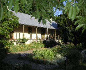 Raglan Gallery And Cultural Centre - Tourism TAS 1