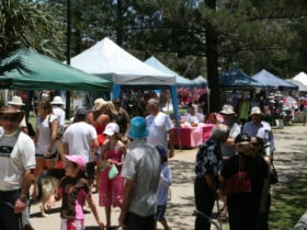 Burleigh Art And Craft Markets - Hobart Tourism 3