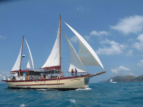 Adventure, Cruise, Dive And Outer Reef - Whitsundays Sailing Adventures - Tourism TAS 2
