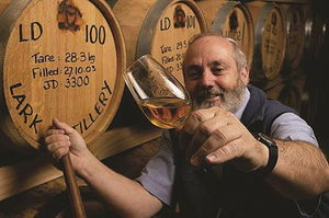 Private Tour: Tasmanian Whisky Distilleries by Helicopter from Hobart