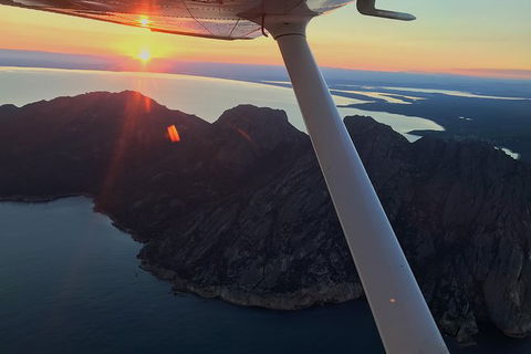 Freycinet Peninsula Or Wineglass Bay Scenic Flight - Hobart Tourism 1