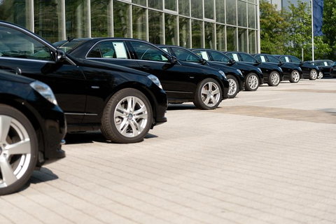 Luxury Movie World Transfers To And From Brisbane CBD Hotel For Up To 4 Ppl - Tourism TAS 1