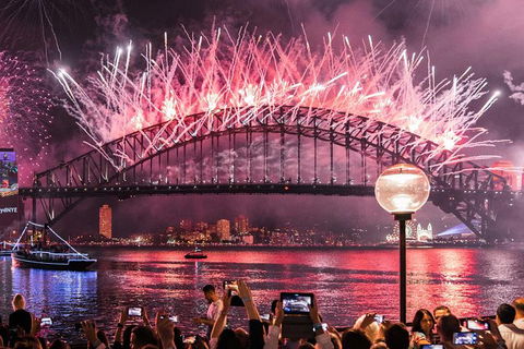 New Year's Eve Under The Sydney Opera House Sails On Sydney Harbour - Tourism TAS 1
