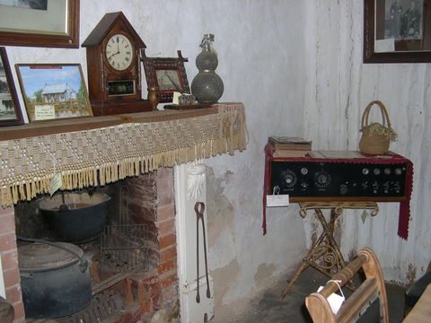 Early Settlers Cottage (Solly's Hut) - Hobart Tourism 1