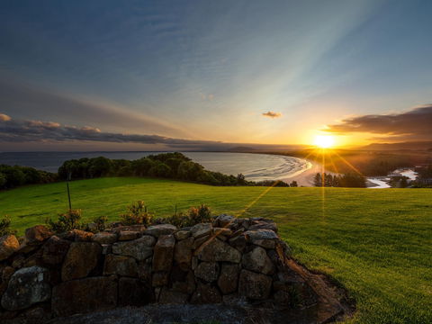 Sir Charles Kingsford Smith Memorial And Lookout - Hobart Tourism 0