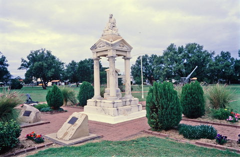 Weeping Mother Memorial - Tourism TAS 0
