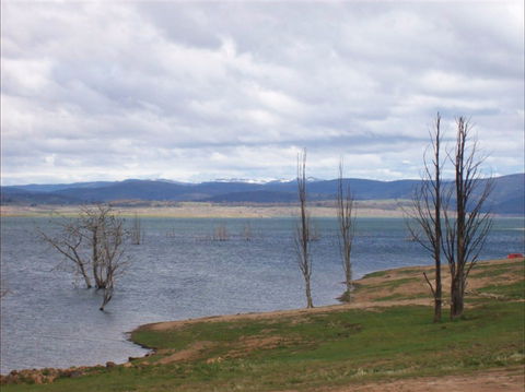 Lake Eucumbene - Hobart Tourism 1