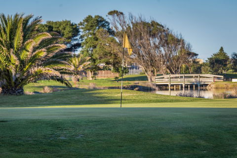 South Lakes Golf Club - Hobart Tourism 0