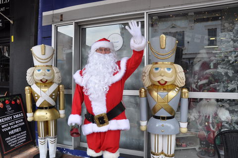 Mrs Claus And Santa - Hobart Tourism 0