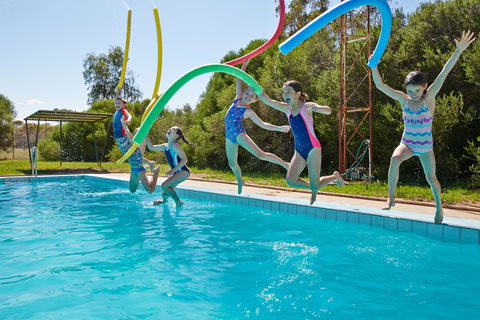 Oaklands War Memorial Swimming Pool - Hobart Tourism 0