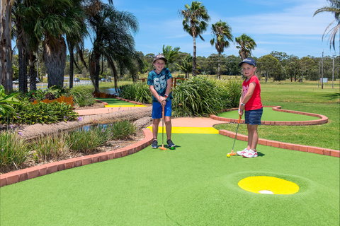 Port Macquarie Driving Range And Mini Golf - Hobart Tourism 2