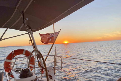Sailing Curlew Escape On Moreton Bay - Hobart Tourism 5