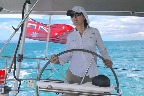 Sailing Curlew Escape On Moreton Bay - Hobart Tourism 10