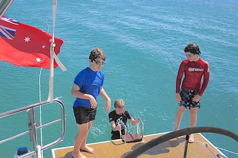 Sailing Curlew Escape On Moreton Bay - Hobart Tourism 9