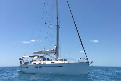 Sailing Curlew Escape On Moreton Bay - Hobart Tourism 2