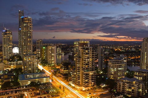 Gold Coast Airport Transfers : Gold Coast City To Airport OOL In Business Car - Hobart Tourism 4