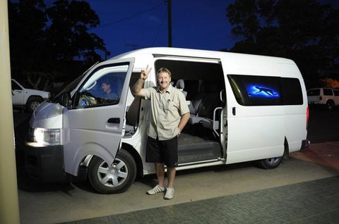 A Friend In Hand - Hobart Tourism 2