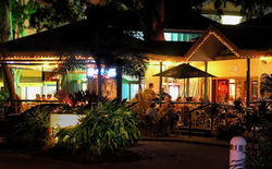 Apres Beach Bar & Grill - Palm Cove - Tourism TAS 1