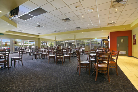 Lakeside Village Tavern - Tourism TAS 5