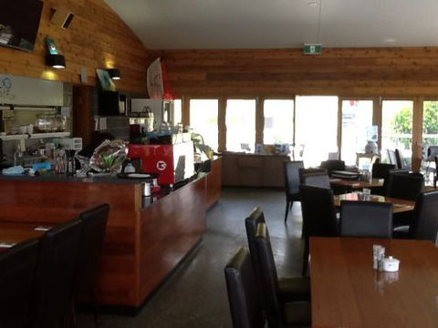 Fat Fish Beachfront Bistro - Tourism TAS 3