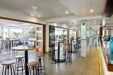 Hemingway's Brewery Port Douglas - Hobart Tourism 4