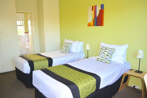 Birches Serviced Apartments - Tourism TAS 7