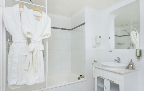 Pacific Suites Canberra - Tourism TAS 6