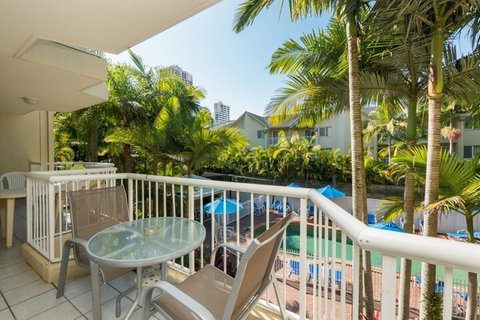 Surfers Tropique - Tourism TAS 2