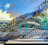 Rolling Surf Resort - Hobart Tourism