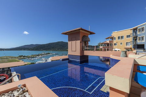 Martinique Whitsunday - Tourism TAS 6