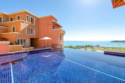 Martinique Whitsunday - Tourism TAS 5