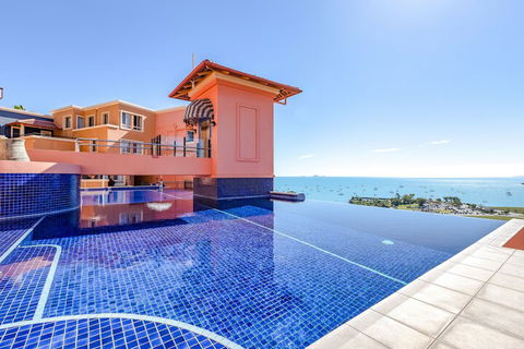 Martinique Whitsunday - Tourism TAS 3