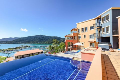 Martinique Whitsunday - Tourism TAS 4