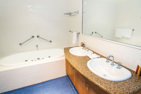 Edgewater Hotel - Tourism TAS 6