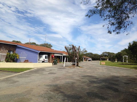 Emu Beach Chalets - Tourism TAS 0