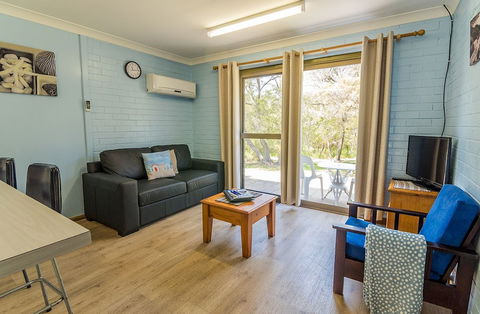 Emu Beach Chalets - Tourism TAS 3