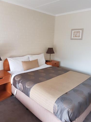 Econo Lodge Hacienda Motel Geelong - Tourism TAS 4