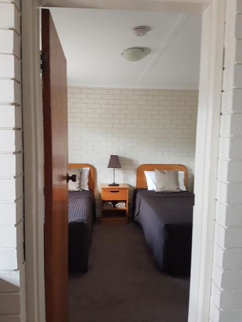 Econo Lodge Hacienda Motel Geelong - Tourism TAS 6