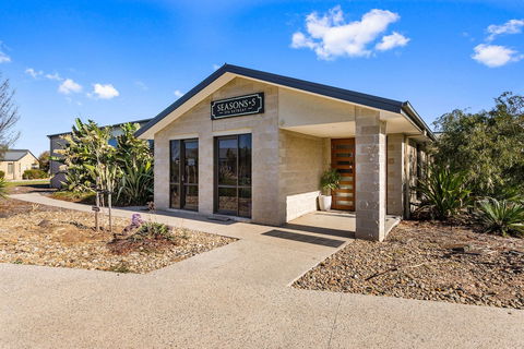 Quality Suites Point Cook Seasons 5 - Tourism TAS 2
