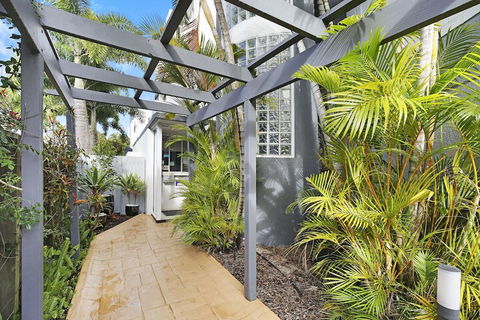 Beachside Mooloolaba - Tourism TAS 1