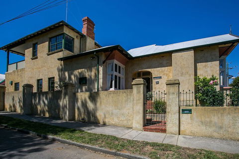 Danum House B & B - Hobart Tourism 1