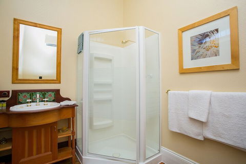 Danum House B & B - Hobart Tourism 4