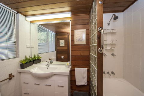 Island Leisure Resort - Tourism TAS 7
