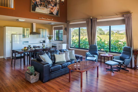Barossa Shiraz Estate - Tourism TAS 5