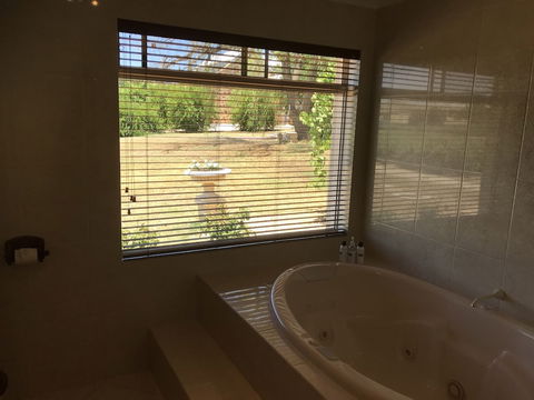 Barossa Shiraz Estate - Tourism TAS 2