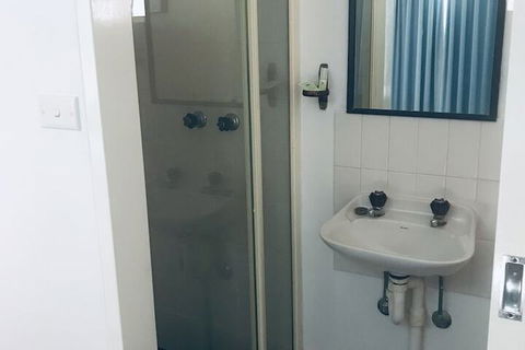 Ocean Breeze Motel - Tourism TAS 2