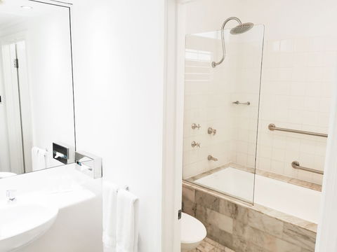 Ramada By Wyndham Cairns City Centre - Tourism TAS 2