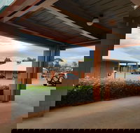 Mud Hut Motel - Tourism TAS