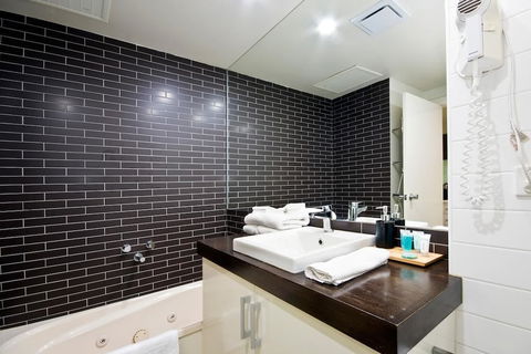Lorne Bay View Motel - Tourism TAS 3